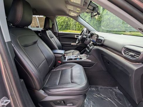 Used 2023 Ford Explorer Limited w/ Equipment Group 301A RWD image 12