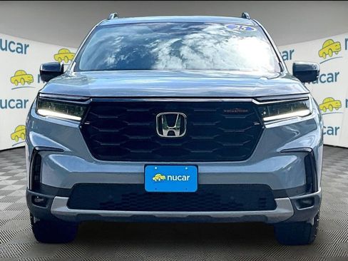 Used 2025 Honda Pilot TrailSport image 2