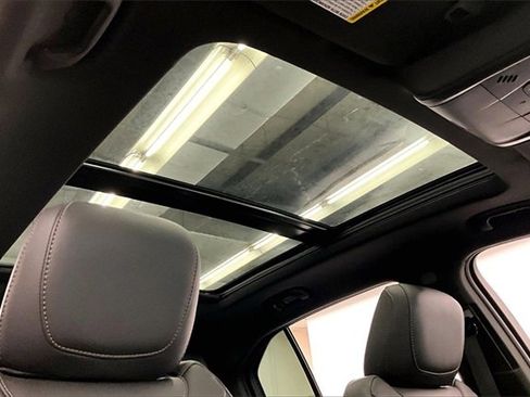 Used 2023 Cadillac XT4 Sport image 17