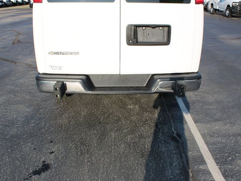 Used 2024 Chevrolet Express 2500 w/ Driver Convenience Package RWD image 18