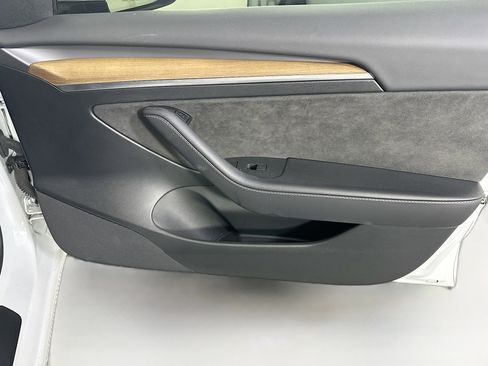 Used 2023 Tesla Model 3 Standard Range image 32