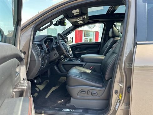 Used 2021 Nissan Titan PRO-4X w/ Pro-4x Convenience Package AWD/4WD image 10