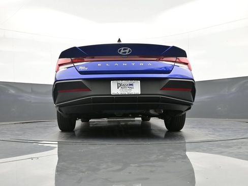 Certified 2025 Hyundai Elantra SE FWD image 29
