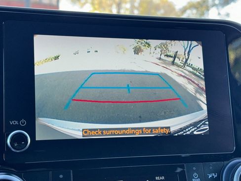 Used 2023 Toyota Highlander LE FWD image 20