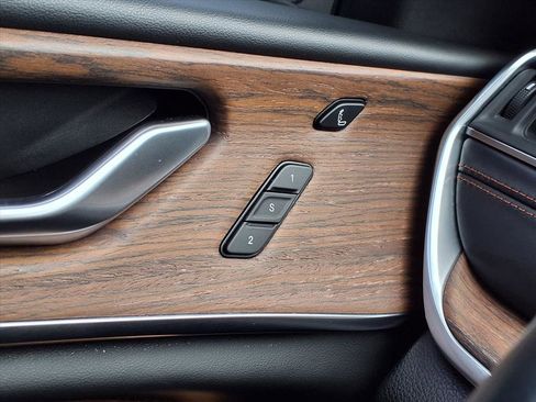 Used 2021 Jeep Grand Cherokee L Summit w/ Advanced Protech Group IV image 19