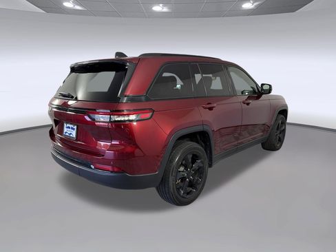 Used 2023 Jeep Grand Cherokee Altitude AWD/4WD image 9