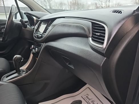 Used 2019 Chevrolet Trax LT w/ LT Convenience Package AWD/4WD image 22