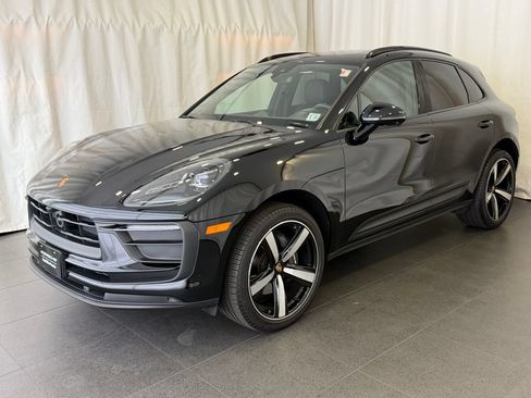 Certified 2026 Porsche Macan AWD/4WD image 1