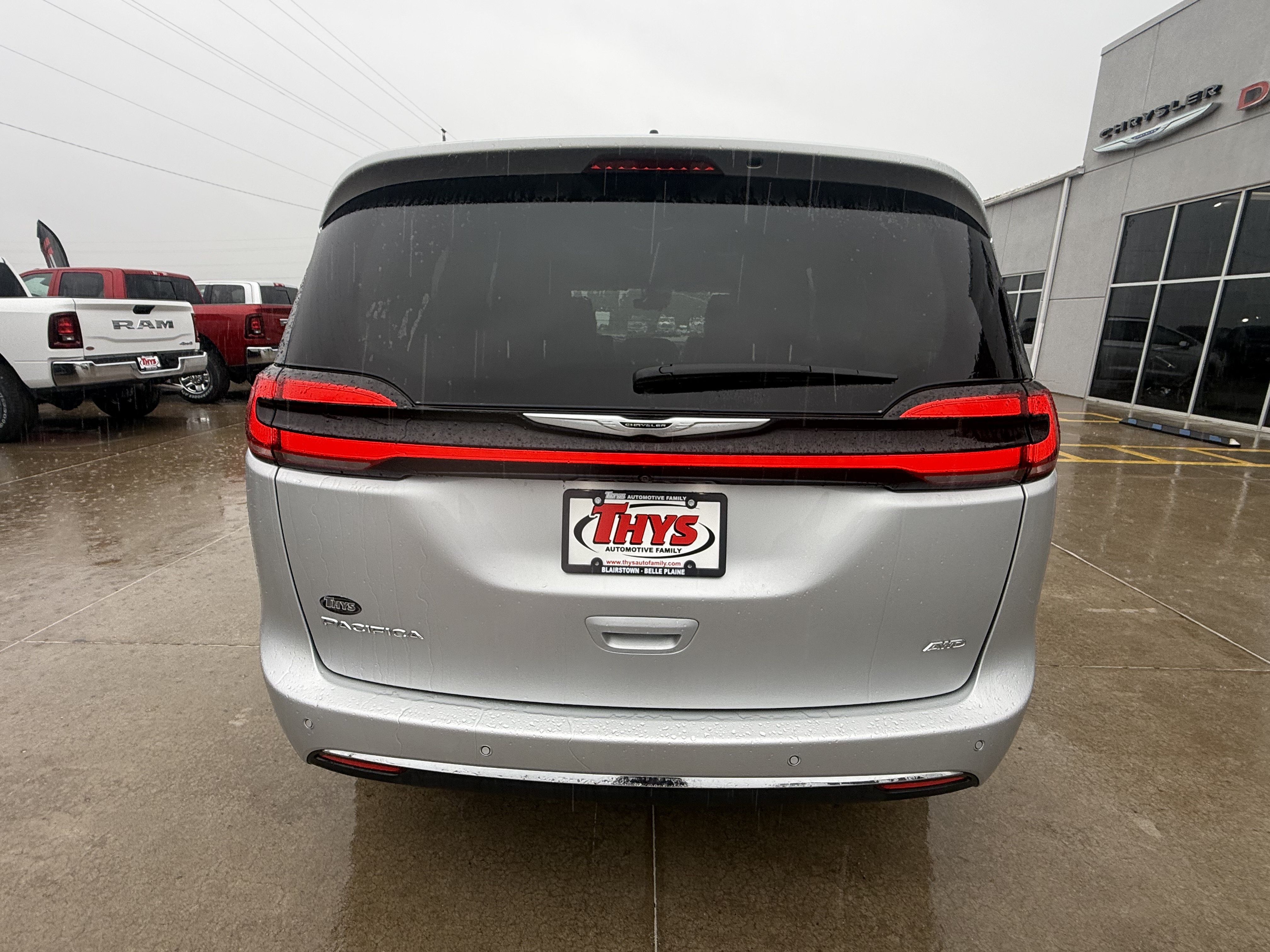 Used 2024 Chrysler Pacifica Touring-L w/ Uconnect Theater Family Group AWD/4WD image 37