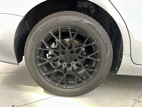 Used 2020 Toyota Camry LE image 11