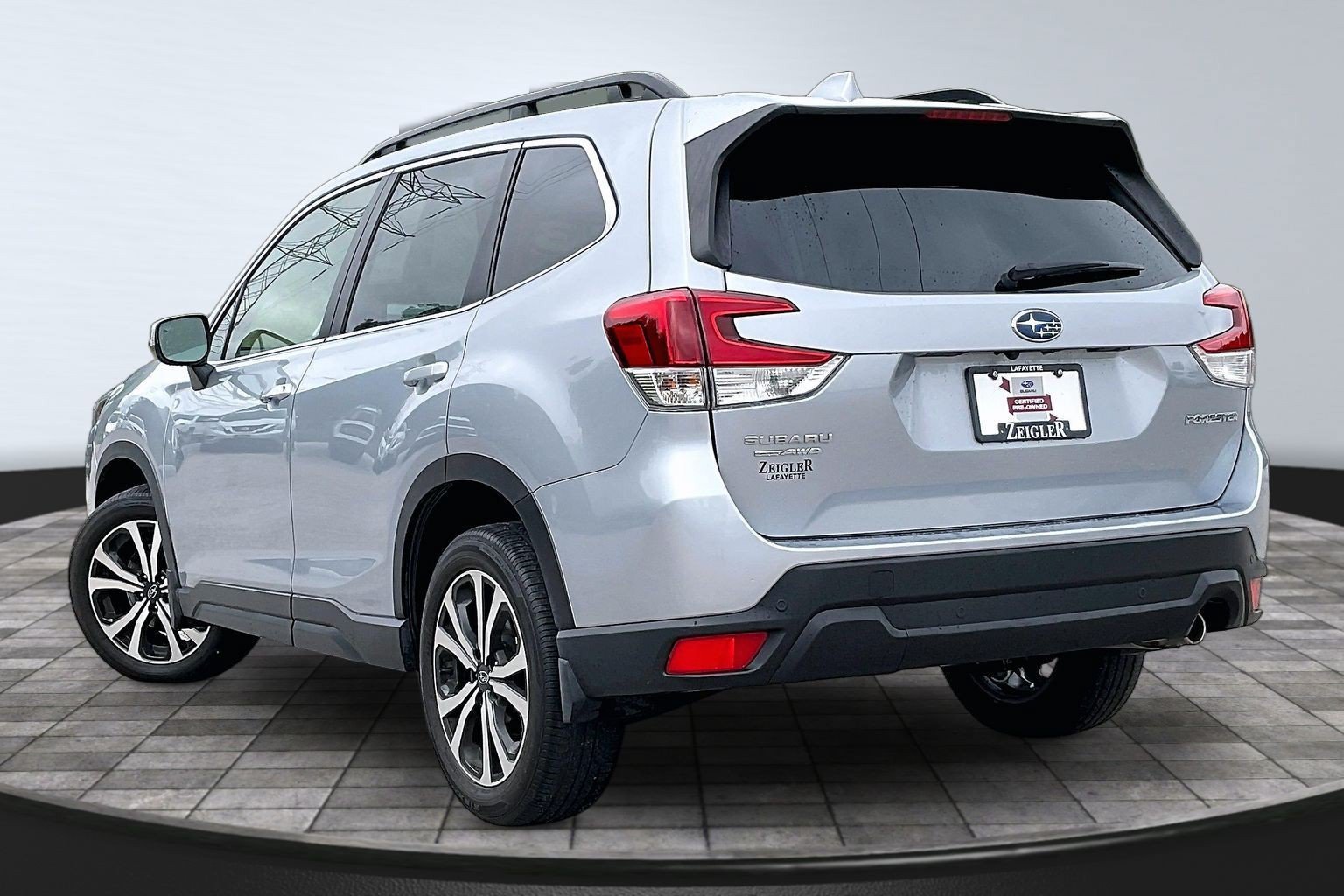 Certified 2023 Subaru Forester Limited AWD/4WD image 11