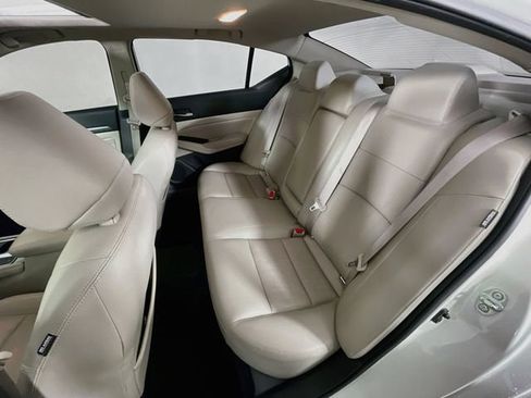 Used 2020 Nissan Altima 2.0 Platinum FWD image 27