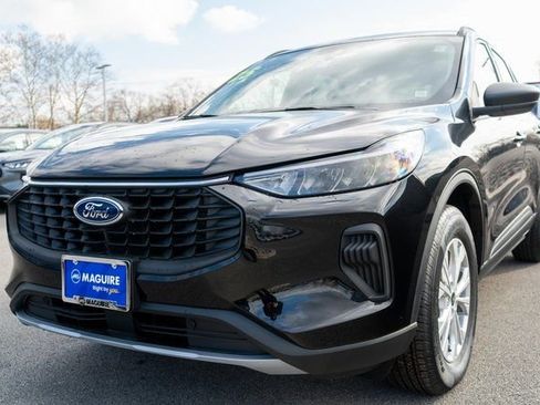 New 2025 Ford Escape Active w/ Active Premium Tech Pack AWD/4WD image 2