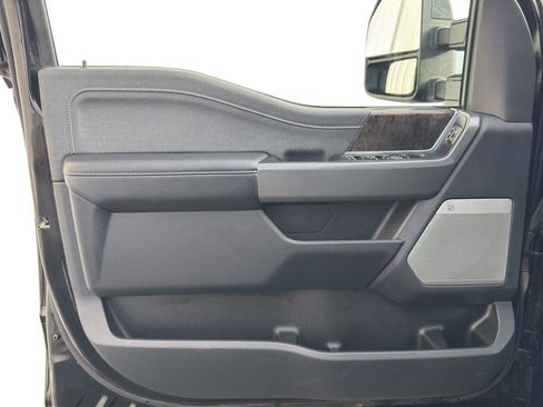 Used 2023 Ford F250 Lariat w/ Sport Appearance Package image 7