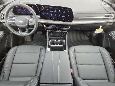 New 2026 Chevrolet Traverse LT w/ Sun and Wheel Package FWD image 17