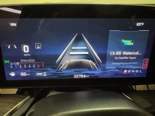 Used 2025 Chevrolet Suburban Z71 AWD/4WD image 12