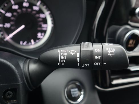 Used 2023 Toyota Highlander L image 19