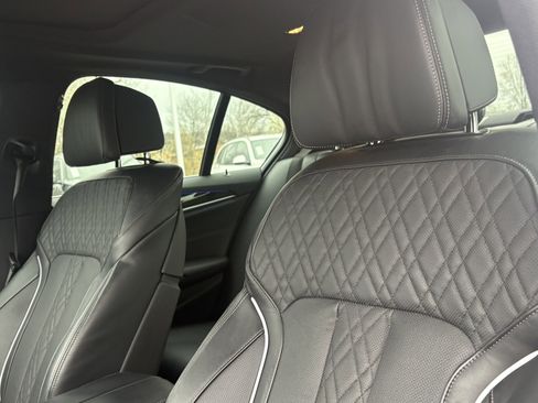 Used 2020 BMW 530i xDrive w/ Premium Package image 18