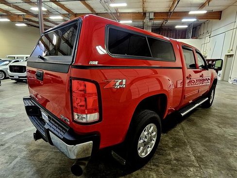 Used 2013 GMC Sierra 2500 SLT w/ Suspension Package, Off-Road AWD/4WD image 8
