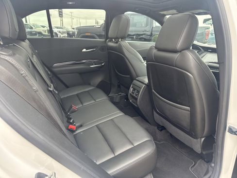 Used 2023 Cadillac XT4 Luxury w/ Cold Weather Package FWD image 14