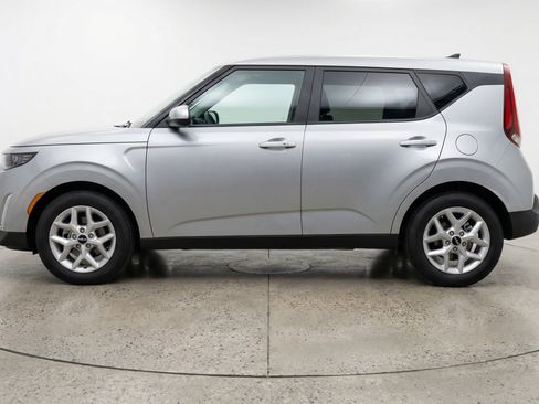 Used 2025 Kia Soul LX w/ LX Technology Package FWD image 5