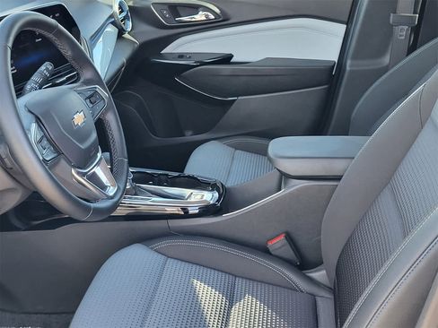 Used 2025 Chevrolet Trax LT w/ LT Convenience Package image 13