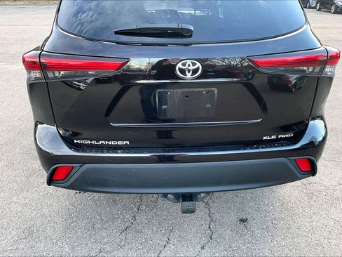 Certified 2021 Toyota Highlander XLE image 7