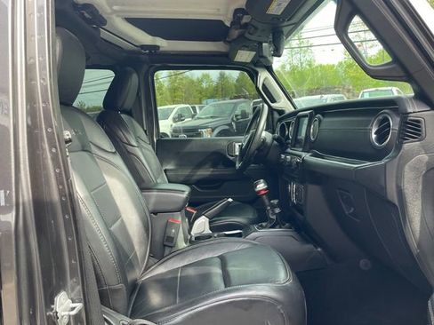 Used 2018 Jeep Wrangler Unlimited Sahara AWD/4WD image 17