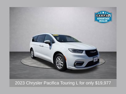 Used 2023 Chrysler Pacifica Touring-L