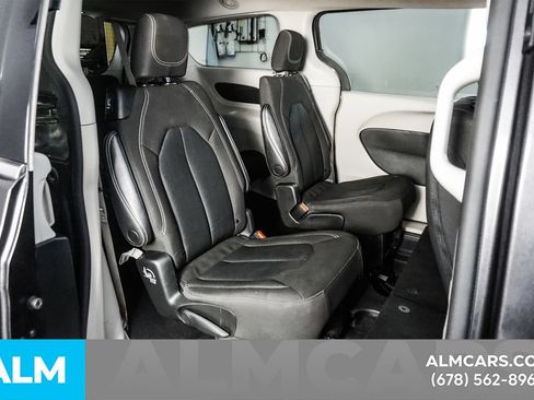 Used 2023 Chrysler Voyager LX FWD image 15