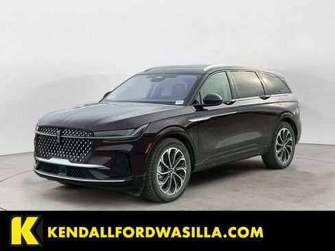 Used 2025 Lincoln Nautilus Reserve image 1