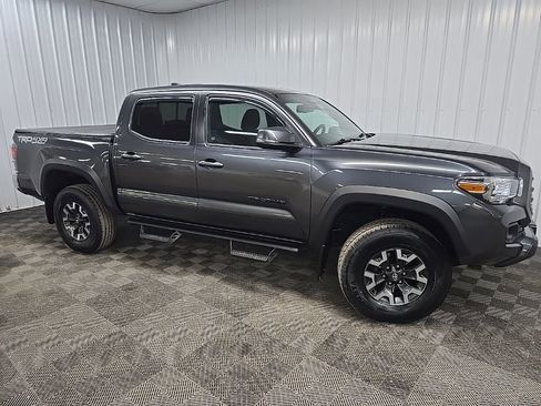 Used 2022 Toyota Tacoma TRD Off-Road image 1