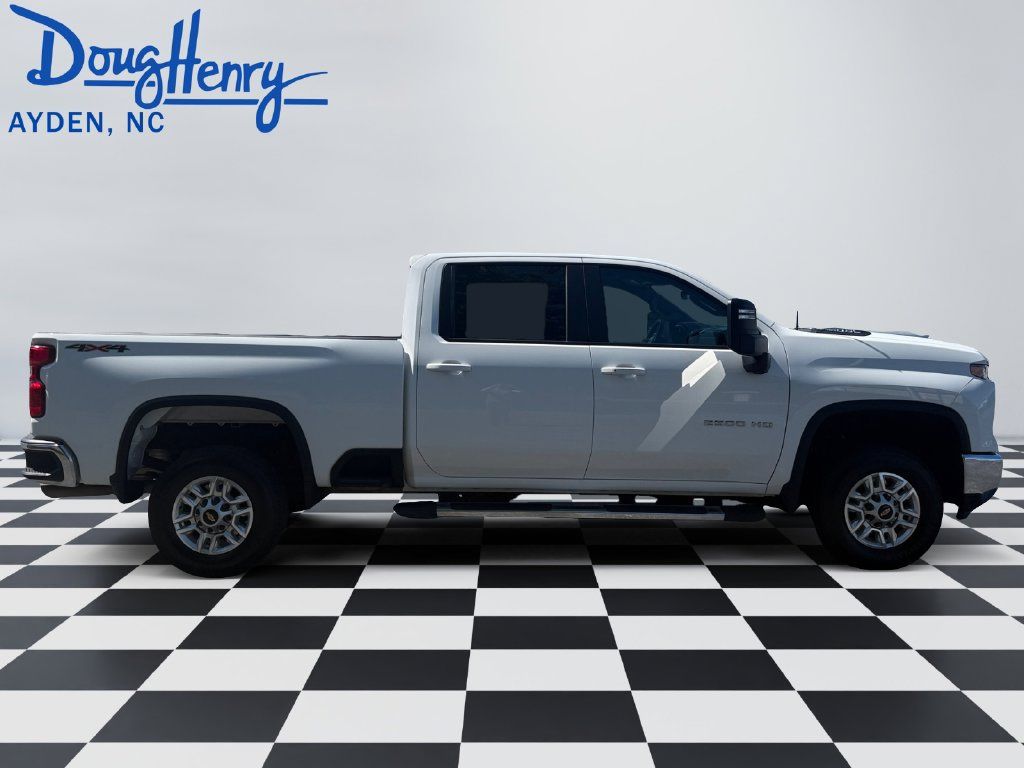 Used 2025 Chevrolet Silverado 2500 LT w/ Convenience Package AWD/4WD image 6