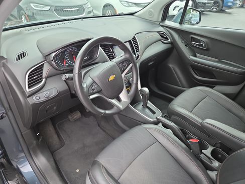 Used 2022 Chevrolet Trax LT w/ Sport Edition FWD image 16