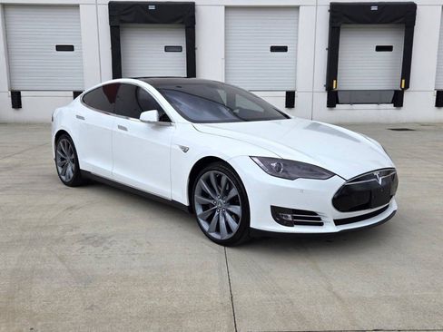 Used 2014 Tesla Model S 85 RWD image 3