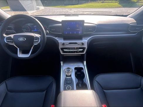 Used 2024 Ford Explorer XLT w/ Equipment Group 202A AWD/4WD image 13