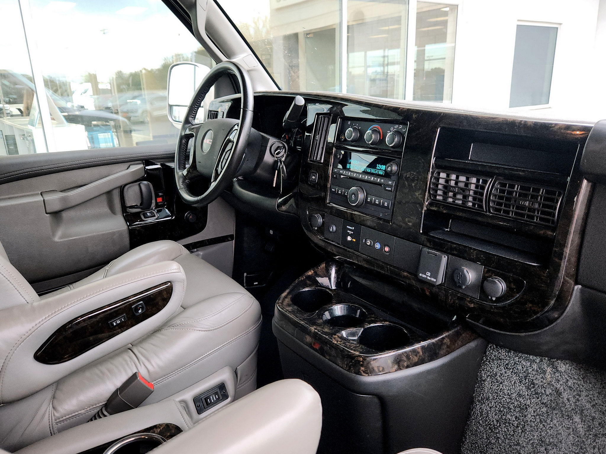 Used 2022 GMC Savana 2500 w/ Enhanced Convenience Package RWD image 37