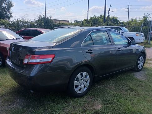 Used 2010 Toyota Camry LE FWD image 3