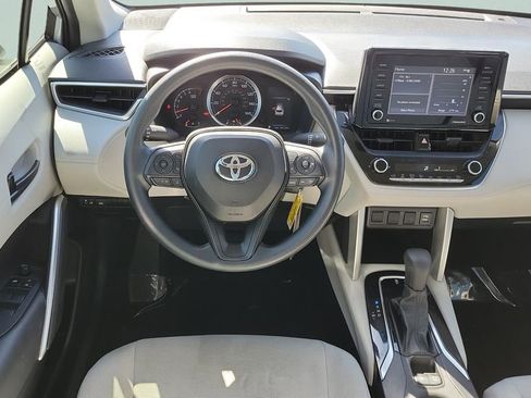 Used 2022 Toyota Corolla Cross L image 15