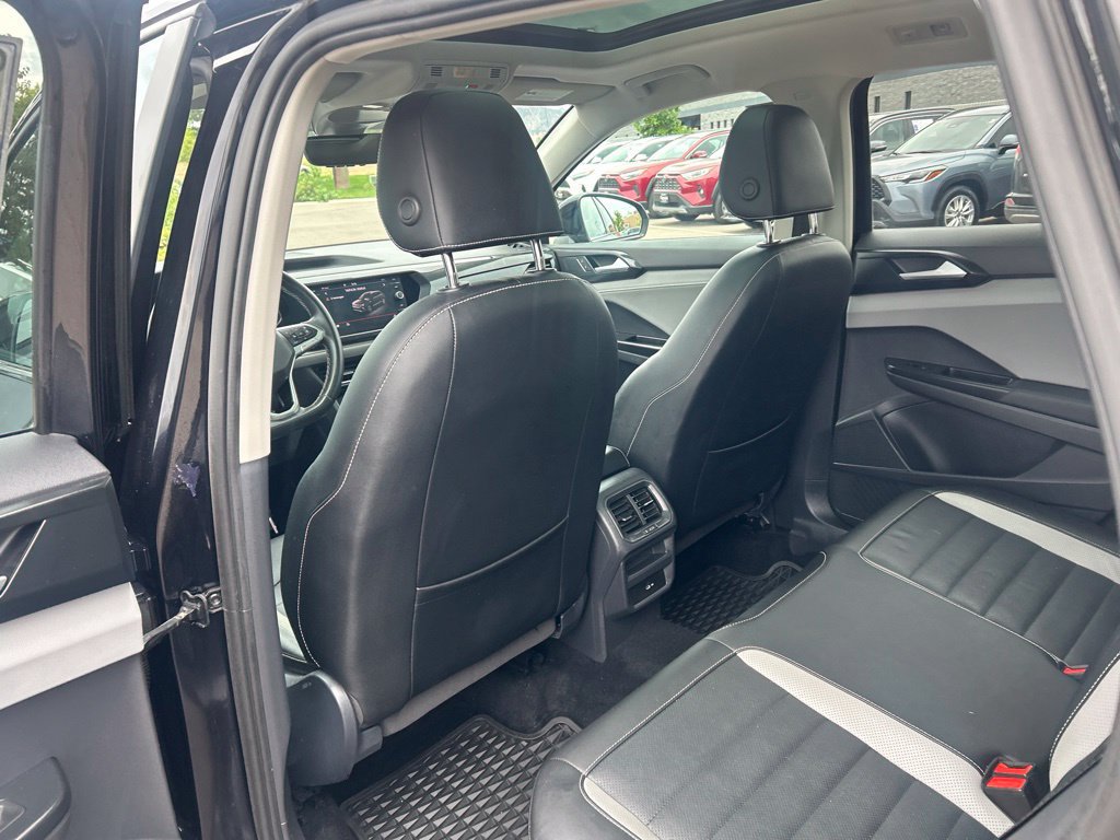 Used 2022 Volkswagen Taos SEL w/ Panoramic Sunroof Package AWD/4WD image 19