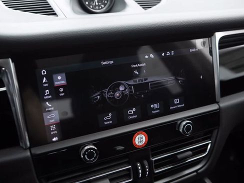 Certified 2026 Porsche Macan AWD/4WD image 15