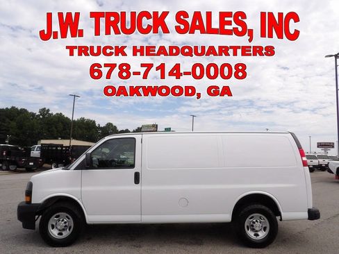Used 2022 Chevrolet Express 2500 w/ Driver Convenience Package RWD image 2