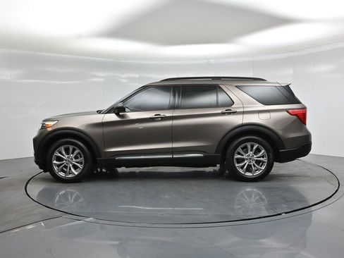 Certified 2021 Ford Explorer XLT w/ Equipment Group 202A RWD image 27
