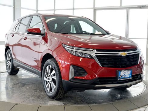 Used 2023 Chevrolet Equinox LT image 2