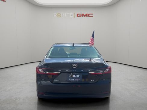 Used 2025 Toyota Camry LE image 4