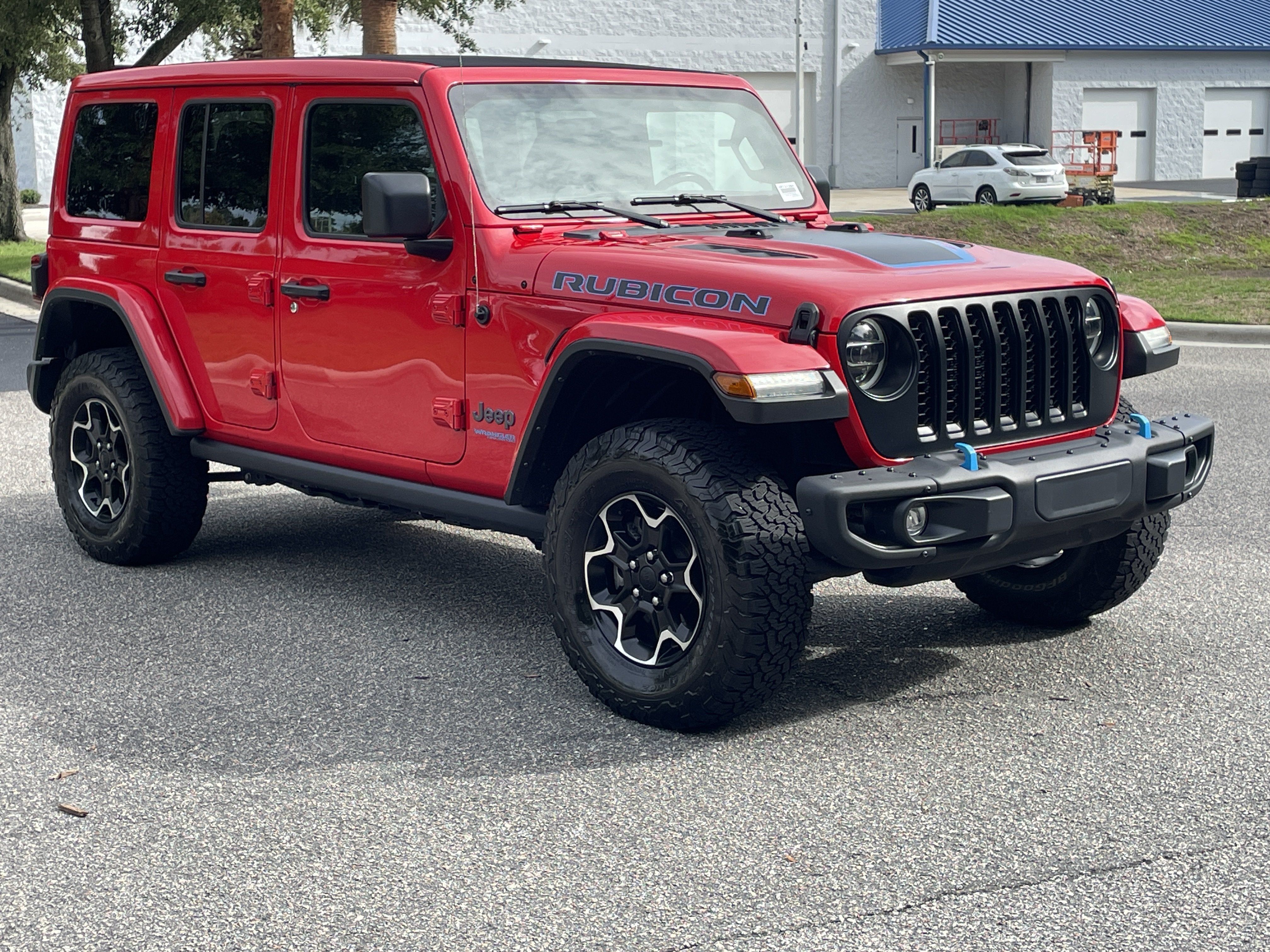 Used 2022 Jeep Wrangler Unlimited Rubicon 4xe w/ Steel Bumper Group AWD/4WD image 2