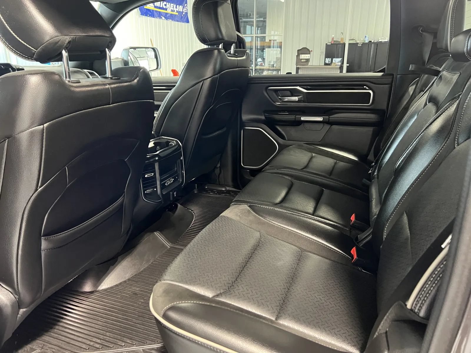 Used 2020 RAM 1500 Laramie AWD/4WD image 34