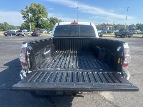 Used 2015 Toyota Tacoma 4x4 Double Cab w/ TRD Sport Package image 19