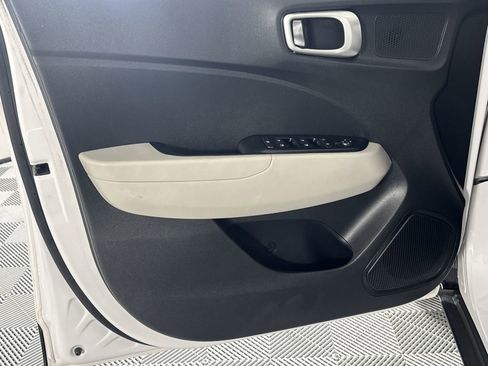 Used 2020 Hyundai Venue SEL FWD image 28