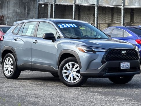 Used 2022 Toyota Corolla Cross L image 2
